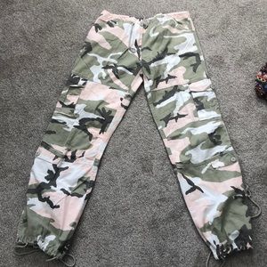 URBAN OUTFITTERS CAMO PANTS
